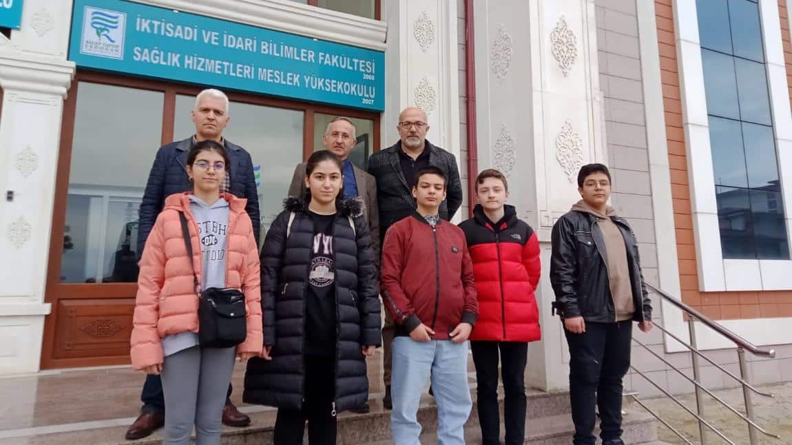 Okulumuz 8.Sınıs öğrencileri Recep Tayyip Erdoğan Üniversitesi İktisadi ve İdari Bilimler Fakültesi'ni ziyaret etti.